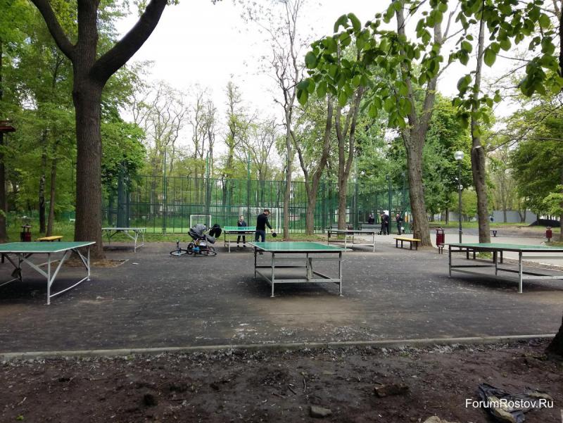 настольный тенис в парке революции.jpg