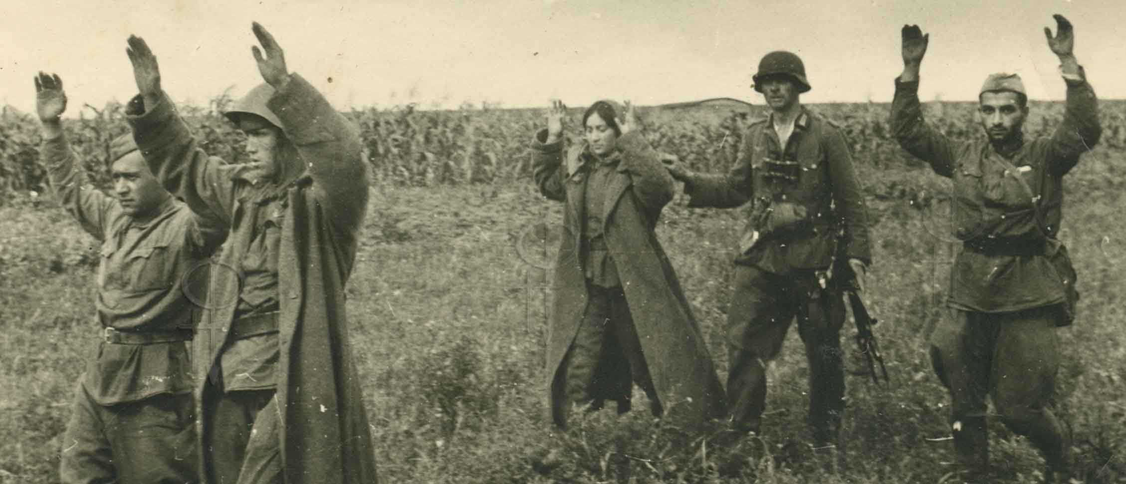 Пленные красноармейцы женщины 1941